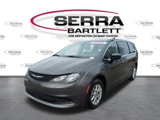 Used 2022 Chrysler Voyager LX image 1