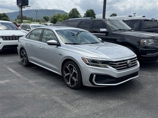 Used 2020 Volkswagen Passat 2.0T R-Line image 1