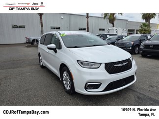 Used 2023 Chrysler Pacifica Touring-L image 1