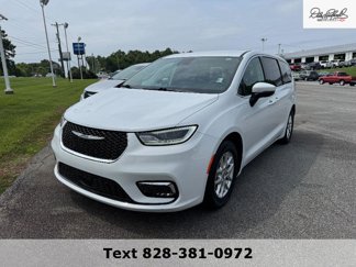 Used 2023 Chrysler Pacifica Touring-L image 1