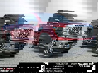 Used 2017 Nissan Titan SL image 1