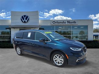 Used 2022 Chrysler Pacifica Touring-L image 1