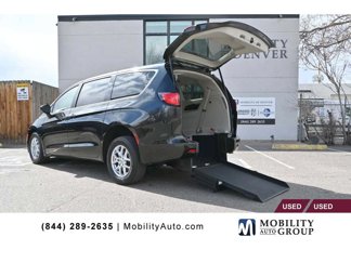Used 2023 Chrysler Voyager LX image 1