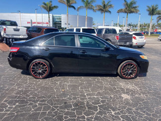 Used 2011 Toyota Camry LE image 1