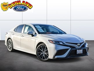 Used 2022 Toyota Camry SE image 1