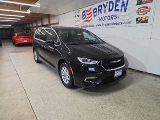 New 2025 Chrysler Pacifica Select image 1