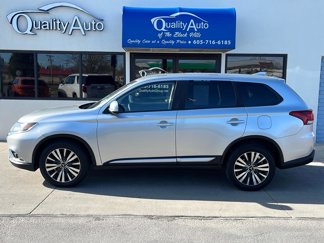 Used 2020 Mitsubishi Outlander SE image 1