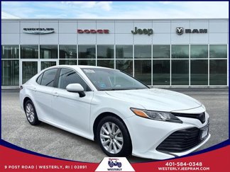 Used 2020 Toyota Camry LE image 1