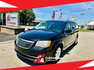 Used 2014 Chrysler Town & Country Touring image 1