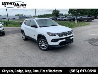 Used 2022 Jeep Compass Latitude image 1