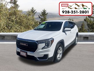 Used 2022 GMC Terrain SLE image 1