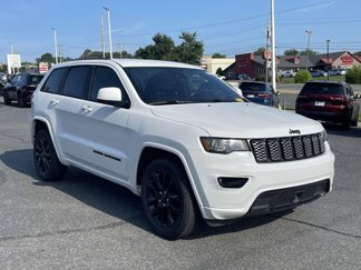 Used 2020 Jeep Grand Cherokee Altitude image 1