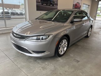 Used 2016 Chrysler 200 Limited w/ Convenience Group image 1