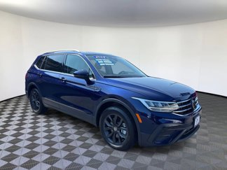 Used 2024 Volkswagen Tiguan SE w/ Panoramic Sunroof Package image 1
