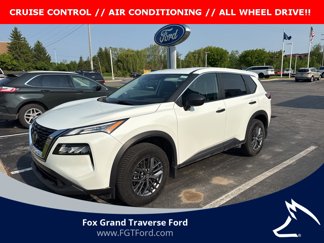 Used 2021 Nissan Rogue S image 1