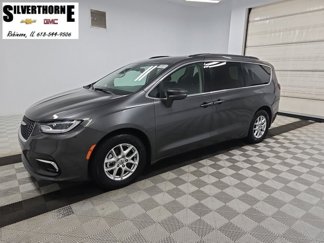 Used 2022 Chrysler Pacifica Touring-L image 1