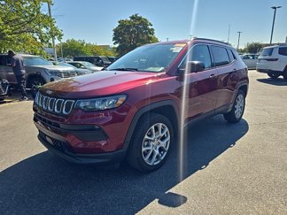Used 2022 Jeep Compass Latitude image 1