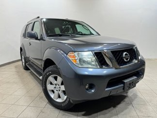 Used 2010 Nissan Pathfinder SE image 1