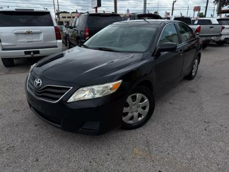 Used 2010 Toyota Camry LE image 1
