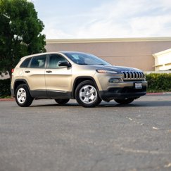 Used 2016 Jeep Cherokee Sport image 1