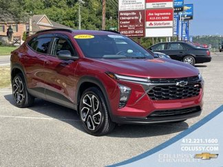 Certified 2025 Chevrolet Trax RS w/ Driver Confidence Package image 1