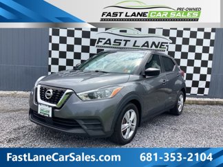 Used 2020 Nissan Kicks S image 1