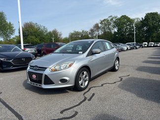 Used 2013 Ford Focus SE w/ SE Winter Pkg image 1
