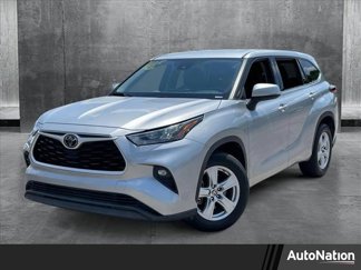 Used 2020 Toyota Highlander LE image 1