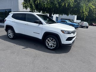 Used 2023 Jeep Compass Latitude image 1