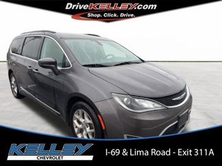 Used 2017 Chrysler Pacifica Touring-L w/ Tire & Wheel Group image 1