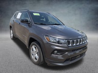 Used 2024 Jeep Compass Latitude image 1
