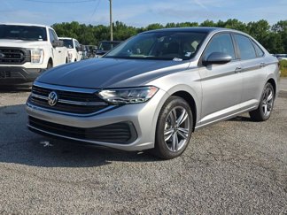Used 2024 Volkswagen Jetta SE image 1