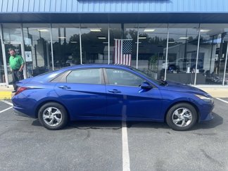 Used 2021 Hyundai Elantra SE image 1