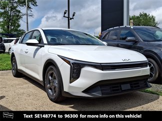 New 2025 Kia K4 LXS image 1