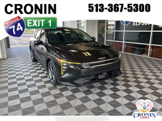 New 2025 Kia K4 LXS image 1