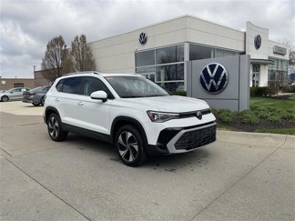 New 2025 Volkswagen Taos SE image 1