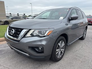 Used 2020 Nissan Pathfinder SV image 1