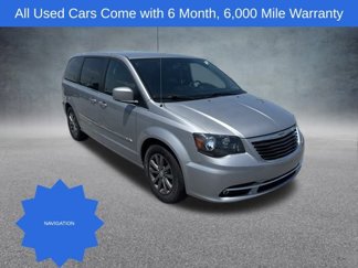 Used 2015 Chrysler Town & Country S image 1