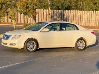 Used 2010 Toyota Avalon XLS image 1
