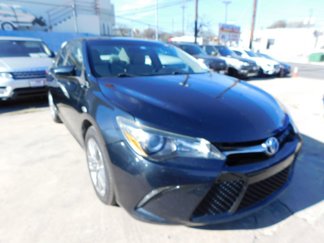 Used 2016 Toyota Camry LE image 1