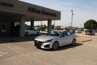 Used 2024 Nissan Altima 2.5 SV image 1