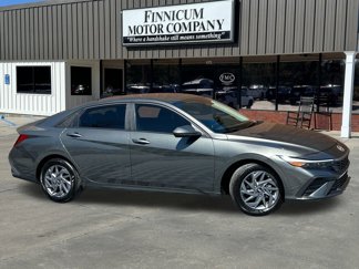 Used 2024 Hyundai Elantra SEL image 1