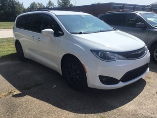 Used 2018 Chrysler Pacifica Touring-L w/ Premium Audio Group image 1