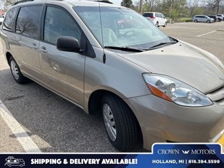Used 2010 Toyota Sienna LE image 1