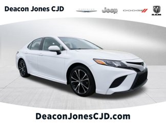 Used 2020 Toyota Camry SE image 1
