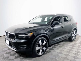 Used 2021 Volvo XC40 T5 Momentum image 1