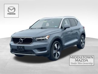 Used 2020 Volvo XC40 T5 Momentum image 1