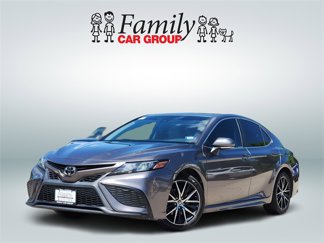 Used 2022 Toyota Camry SE image 1