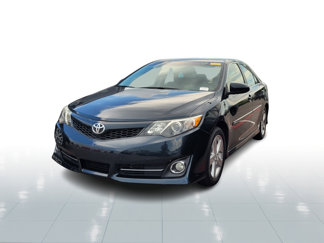 Used 2014 Toyota Camry L image 1