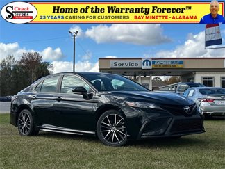 Used 2022 Toyota Camry SE image 1